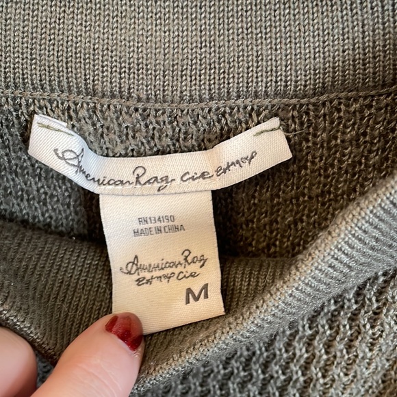 Off the Shoulder Knit Sweater - size M - Picture 2 of 2